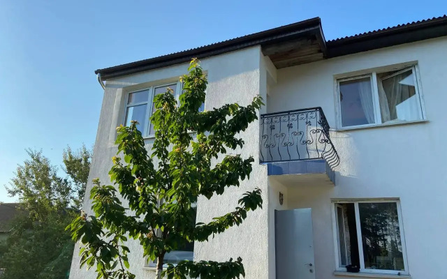 Batareynaya 11 Private house