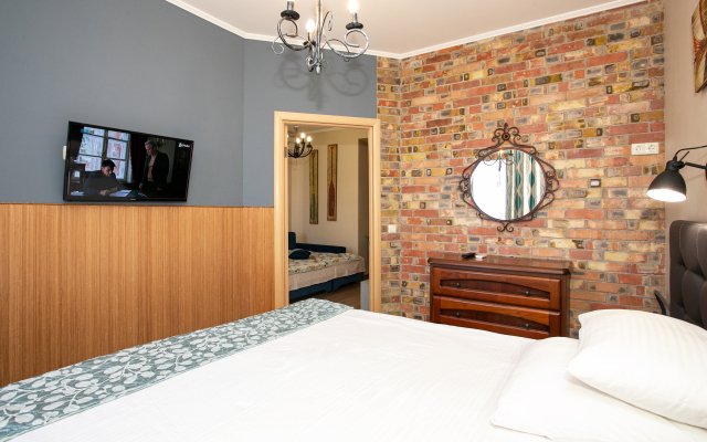 Grey-S Guest House