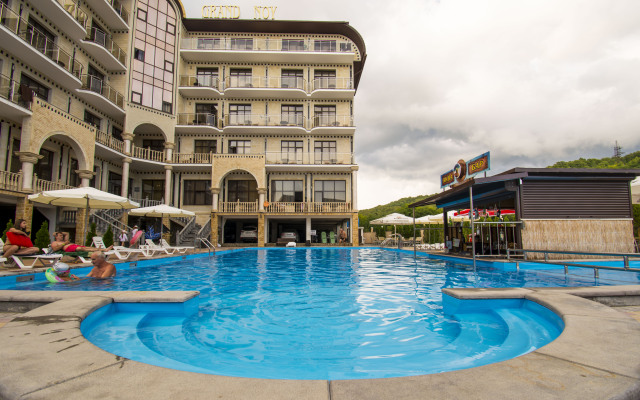 Grand Noy Hotel