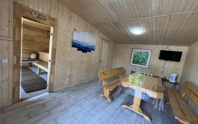 S baney i basseynom Private house