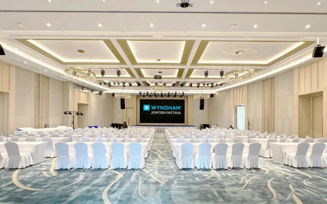 Отель Wyndham Jomtien Pattaya