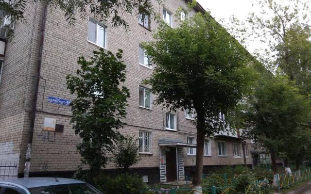 U Komsomolskoy Ploschadi Flat