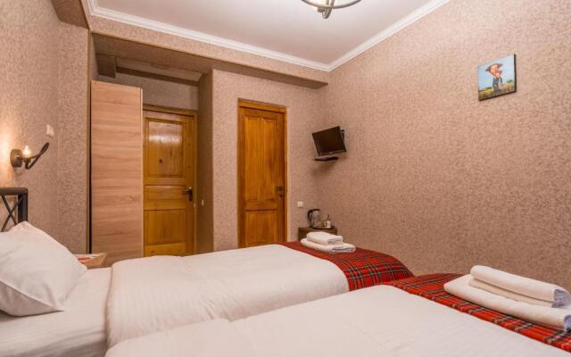 At Gomi 19 Hotel