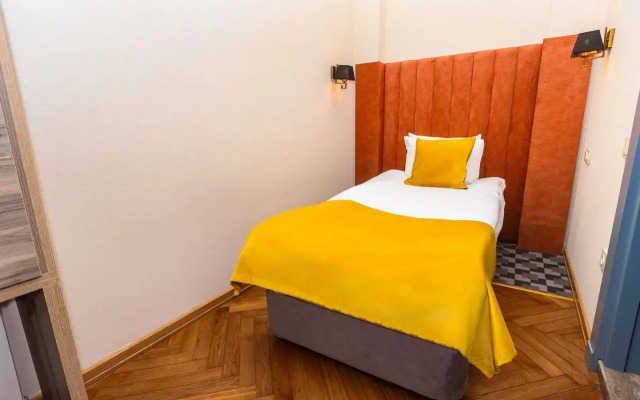 Отель Reneissance Boutique Hotel