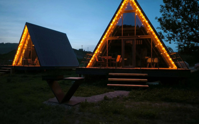Dvuetazhny A-Freym S Terrasoy Chalet