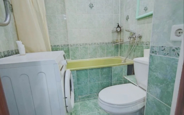 Квартира 2-х комнатная на Жукова 6