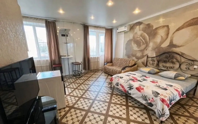 Na Ulitse Kharitonova 3 Flat