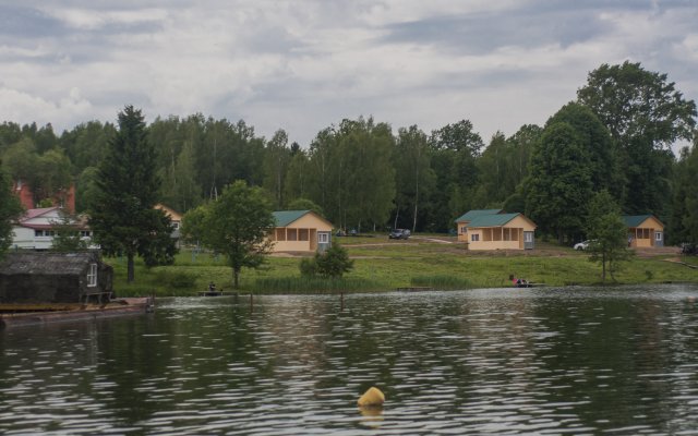 Lavrovo-Pesochnya Hotel