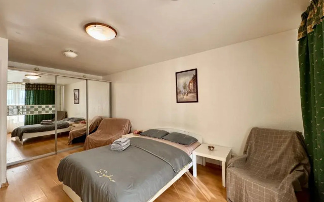 U Ploschadi Trekh Vokzalov Flat