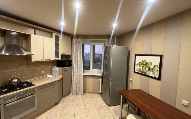 Na Ulitse Komissarova 1g Flat