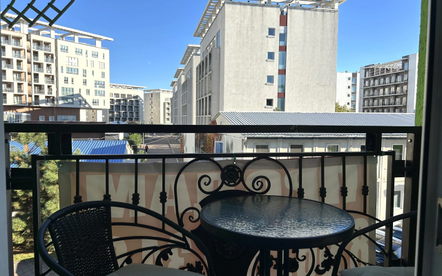 U morya Zhk Art Layt Siti (130) Flat