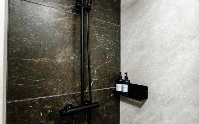 Lyuks Studiya V Stile Minimalizm Apartments