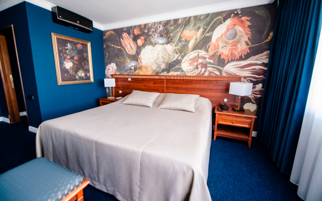 Dis President Hotel