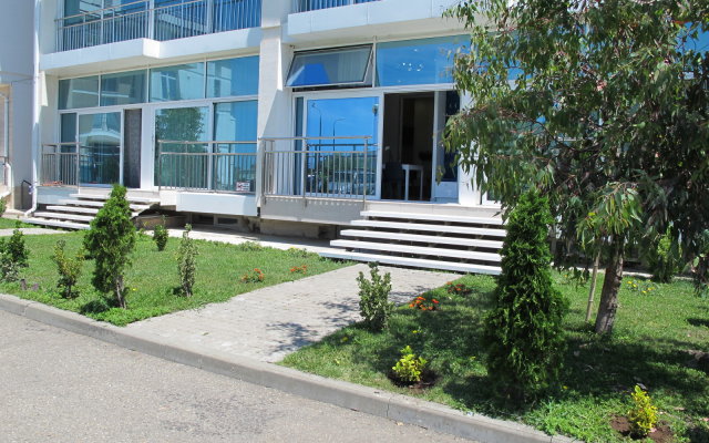 Na Bulvare Nadezhd 4/3 Apartments