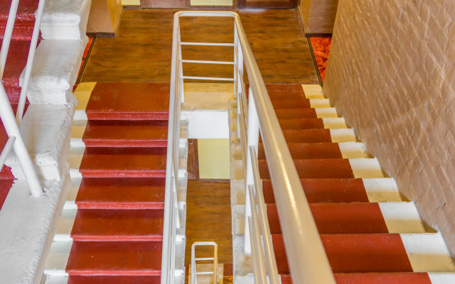RA on Ryibinskaya 7 Guest House