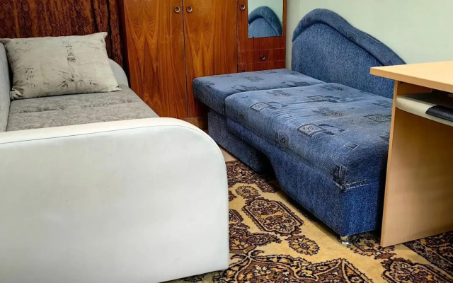 U Ostanovki Gostsirk Flat