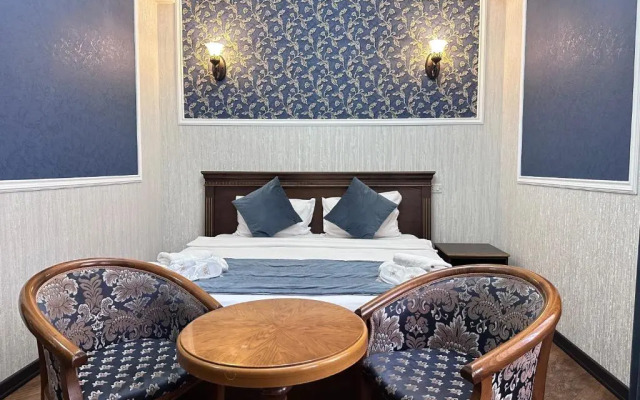 Royal Renaissance Hotel
