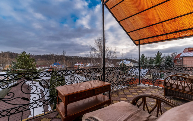 V Beleutovo S Basseynom I Saunoy Private house