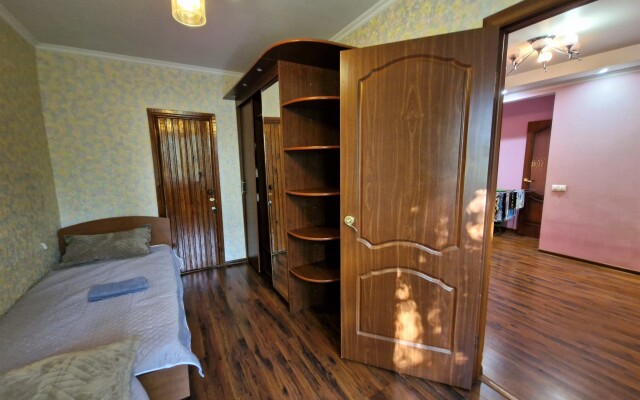 2Kh Komn V Tsentre Na Dzerzhinskogo Flat