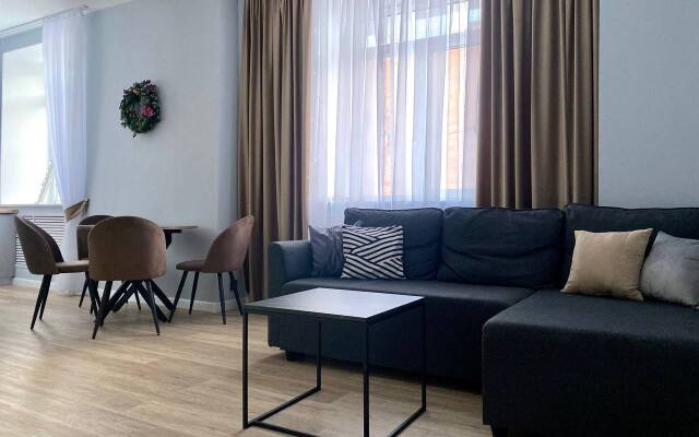 Апартаменты трехкомнатные рядом с набережной