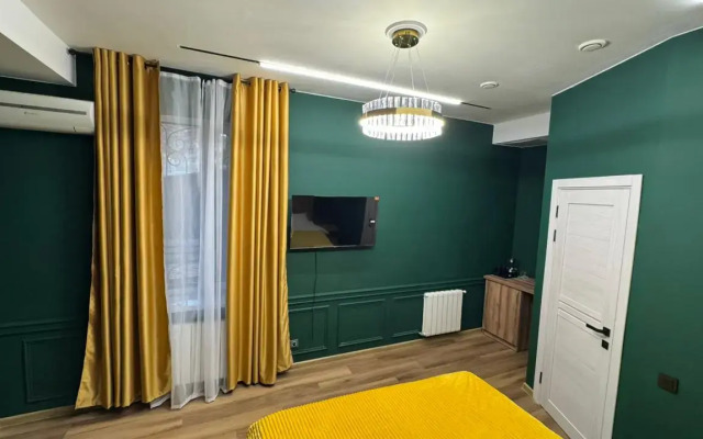 Квартира Яркая Студия в Центре Города