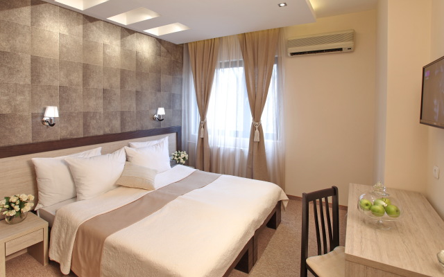 Hotel Vozarev