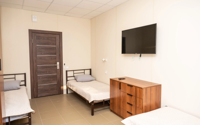 Отель Первомайский