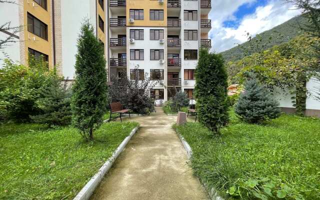 Апартаменты в Окружении Гор и Озера