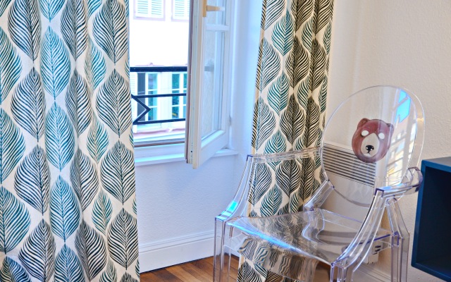 Quatre Chaises Apartments