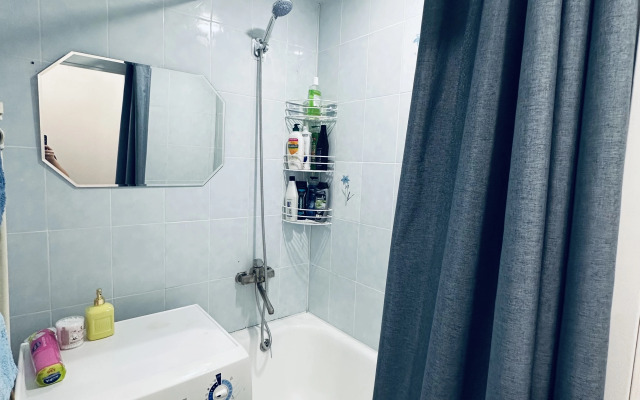 V Tsentre Ryadom s Naberezhnoy i Dostoprimechatelnostyami Flat