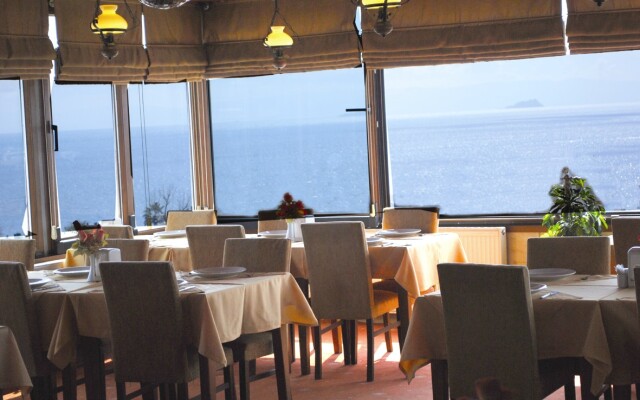 Grand Liza Hotel