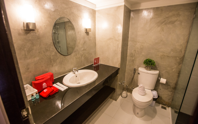 ZEN Rooms Soi Chom Chan Apartments