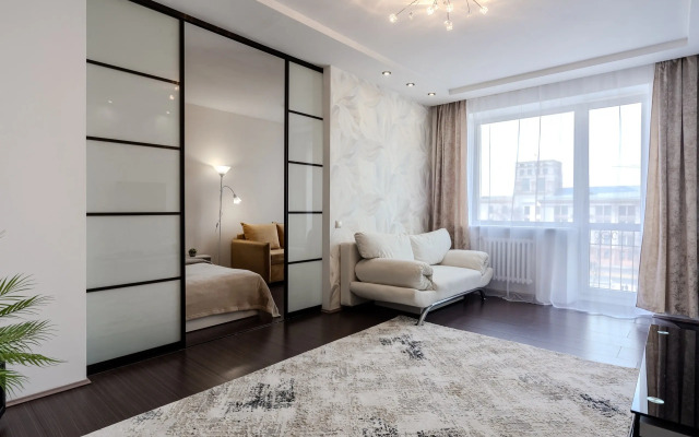Yevrodvukhkomnatnaya na Prospekte Nezavisimosti Flat