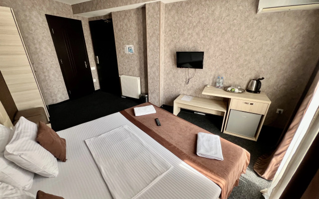 Voyager Hotel