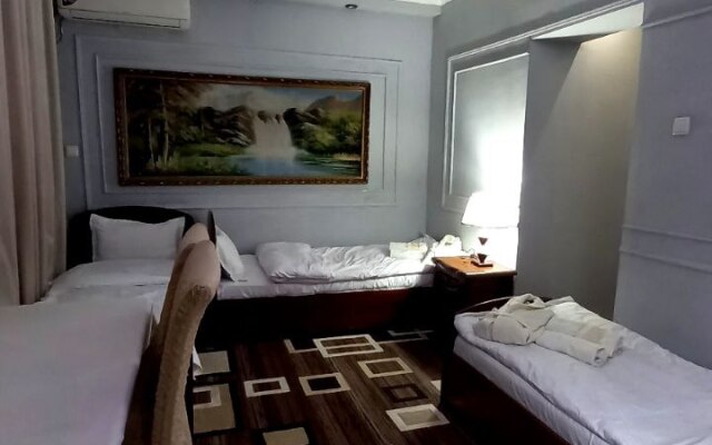 Uyut Hotel