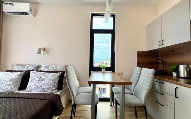 S Balkonom Apartments