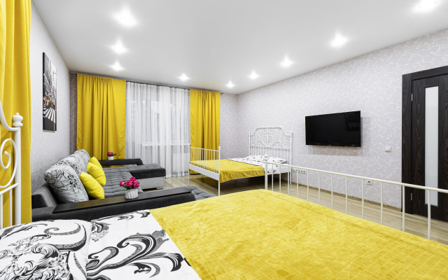 Na Vosem Person Apartments