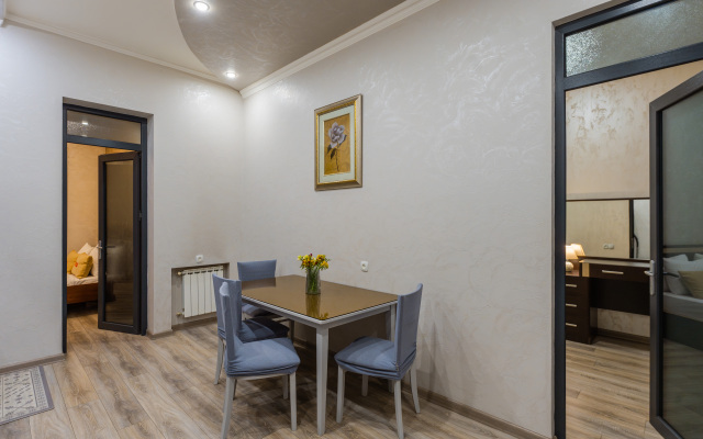 KeyGo #0031, 2 Bedroom, Near The Opera House Apartments