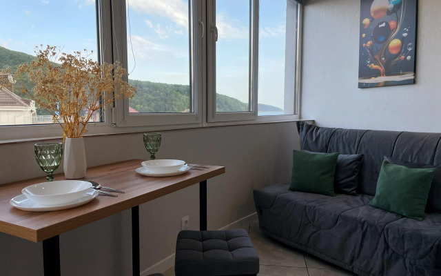 S Panoramnym Vidom Gory I More Apartment