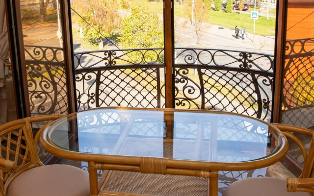 S vidom na gory v ozdorovitelnom centre Reka ZHizni Apartments