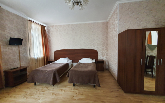 Admiral Hotel