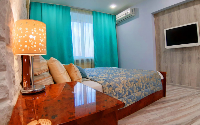 Апартаменты на площади Революции