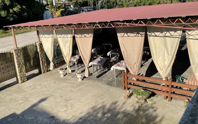 Elina Guest House