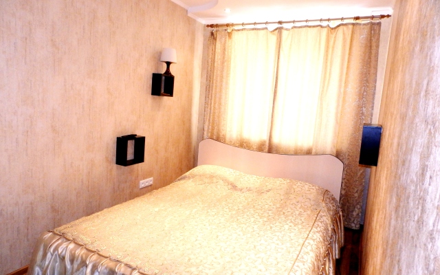 Apart Inn Spartaka 18 / 3-Komnatnye / 4 Etazh Apartments