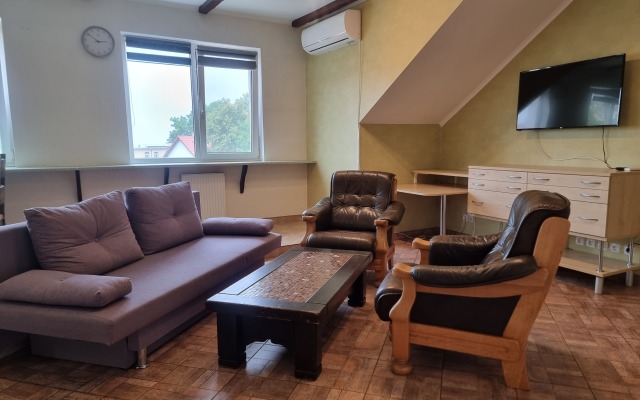 Dvukhurovnevaya Kvartira S Vidom Na More Apartments
