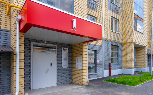 Svetlaya kvartira s parkovkoy na Gubkina Flat