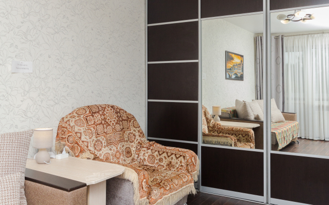 On Leningradskaya 8 Flat