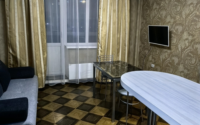 Uyutnaya Trekhkomnatnaya V 18 Kvartale Flat