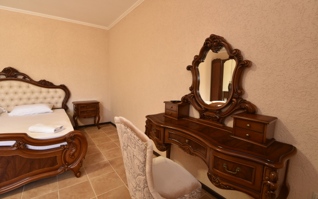 Zamok Azov Hotel