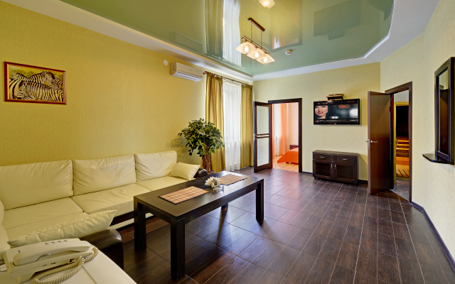 SQ Kirovski Hotel